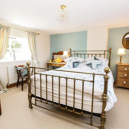 Auburn House * Nawton