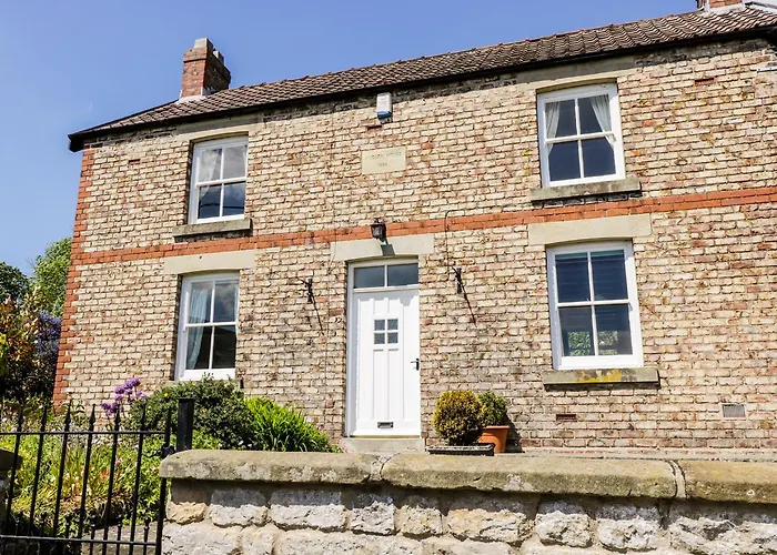 Auburn House * Nawton