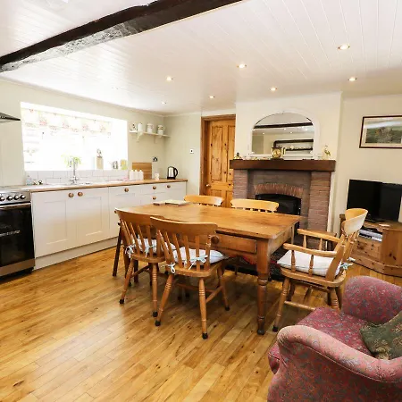 Auburn House * Nawton