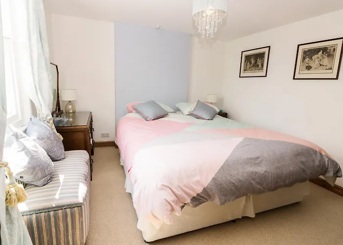 Holiday home Auburn House *